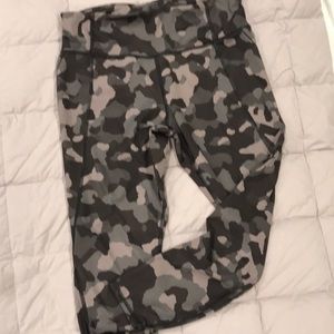 Athlete lightening camo 7/8 tight